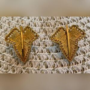 Vintage BSK Gold Tone Leaf Clip-On Earrings Women's Textured Stud Statement 1"
